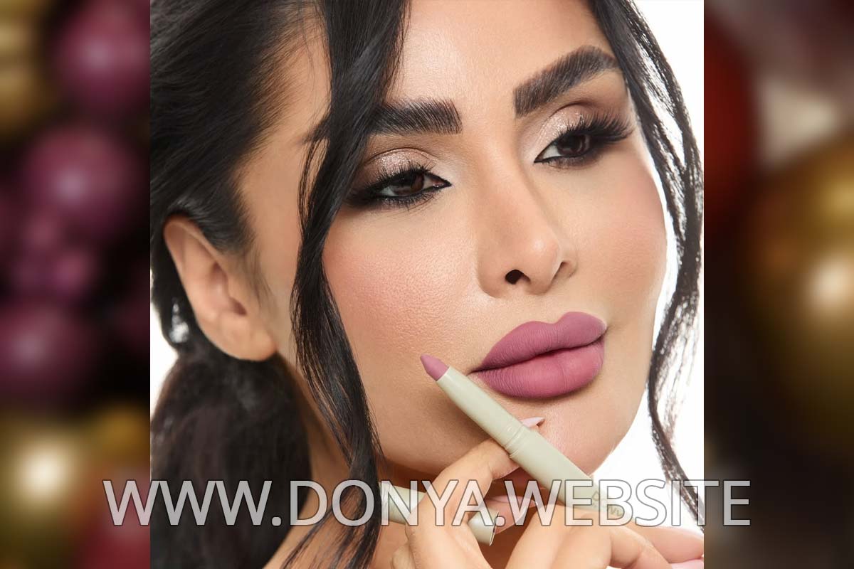 دنیا جهانبخت در حال فعالیت های اینفلوئنسری